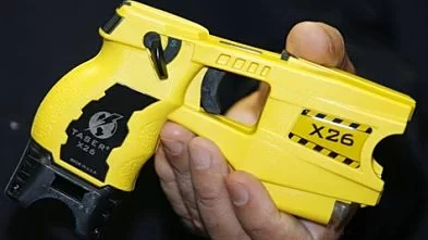 Usa-ex-marine-afroamericano-ucciso-con-un-taser-da-un-poliziotto