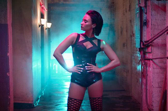 Demi Lovato super sexy nella clip di “Cool for the Summer”