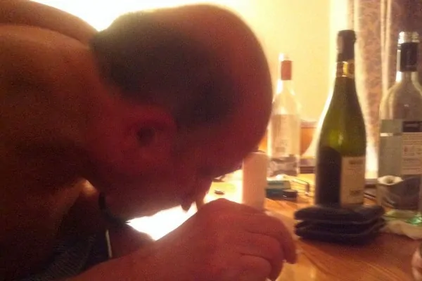 John-Sewel-scandalo-a-Londra-video-festino-con-cocaina-e-prostitute