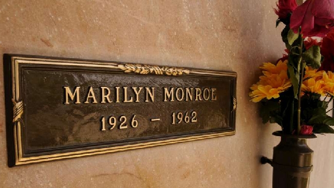 Marilyn Monroe all’asta venduta la targa in bronzo della tomba