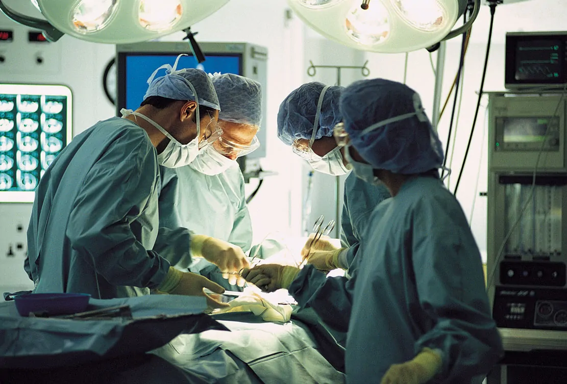 Napoli-si-frattura-il-femore-ma-i-medici-lo-operano-alla-gamba-sana