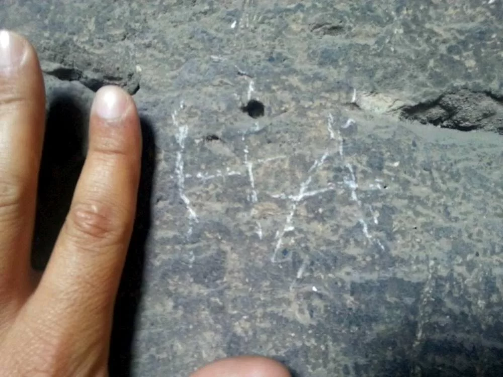 Roma-incide-le-iniziali-del-suo-nome-su-Colosseo-fermato-libanese