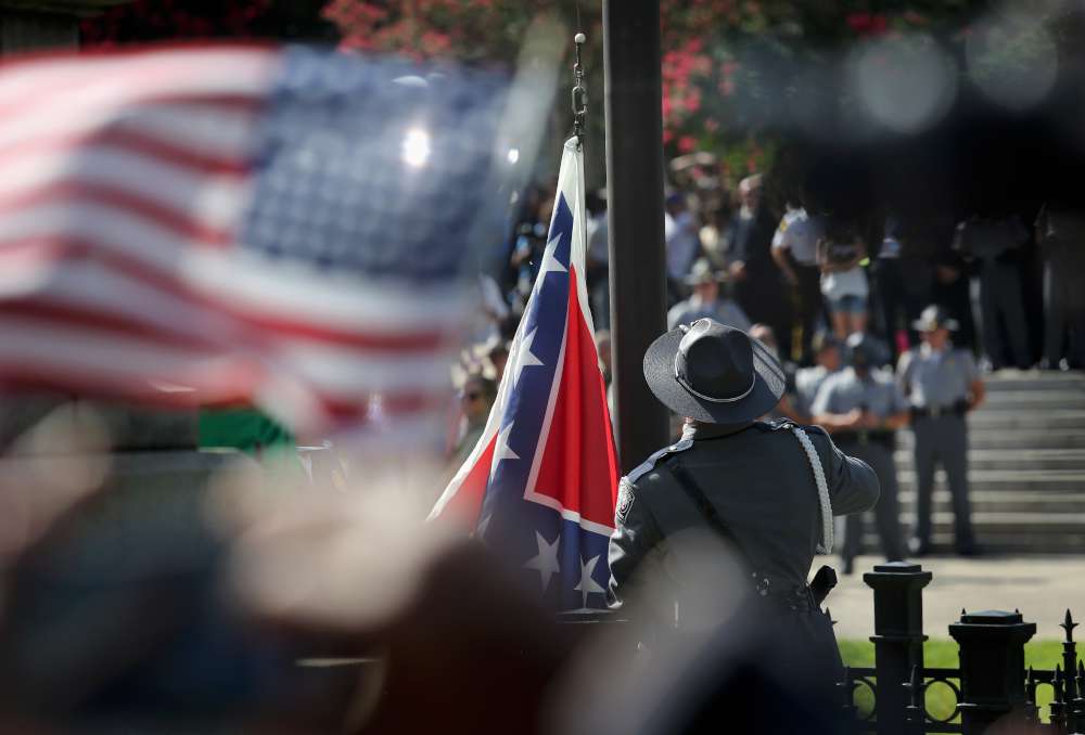 Usa, Sud Carolina dopo strage Charleston ammainata bandiera confederata