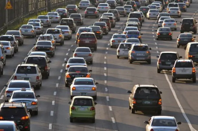 Autostrade-traffico-intenso-è-un-primo-week-end-da-bollino-rosso