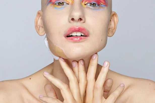Elizaveta-Bulokhova-modella-che-sfida-il-tumore-sui-social