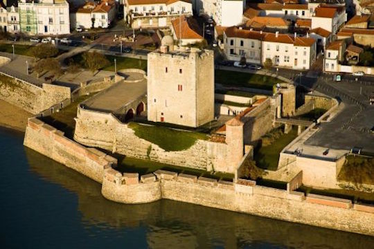 Francia, due turisti morti mentre fanno sesso sulle mura di un castello
