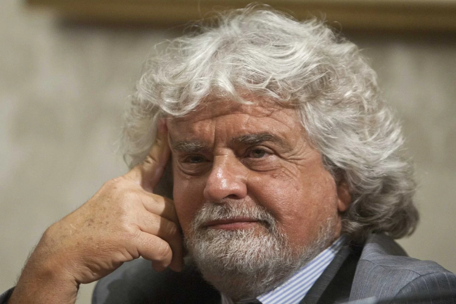 Crisi nel Movimento 5 Stelle: Grillo attacca Conte e annuncia il declino del simbolo storico
