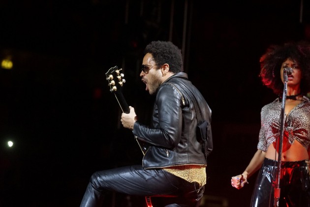 Lenny Kravitz nudo incidente sexy a concerto di Stoccolma