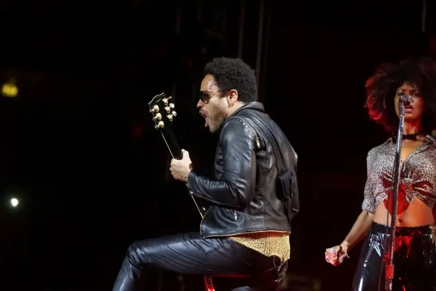 Lenny-Kravitz-nudo-incidente-sexy-a-concerto-di-Stoccolma