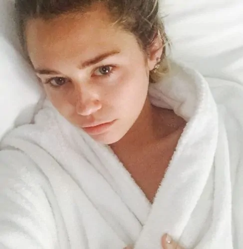 Miley-Cyrus-selfie-senza-veli-per-la-rivista-Interview-Magazine