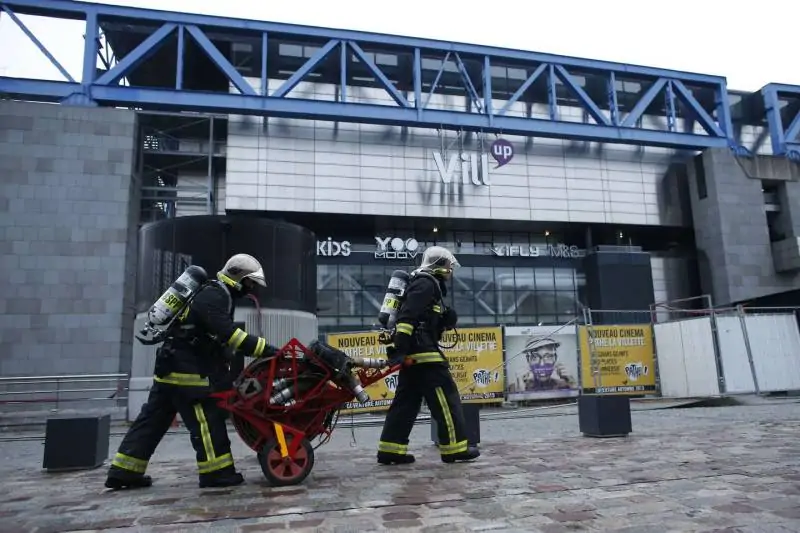 Parigi-grosso-incendio-alla-città-della-scienza-due-feriti