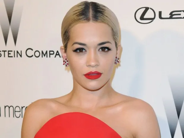 Rita-Ora-sexy-in-topless-al-concerto-di-Los-Angeles