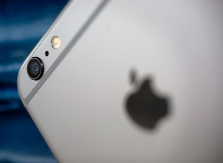 Apple code fuori dai negozi per nuovo iPhone 6S, le recensioni