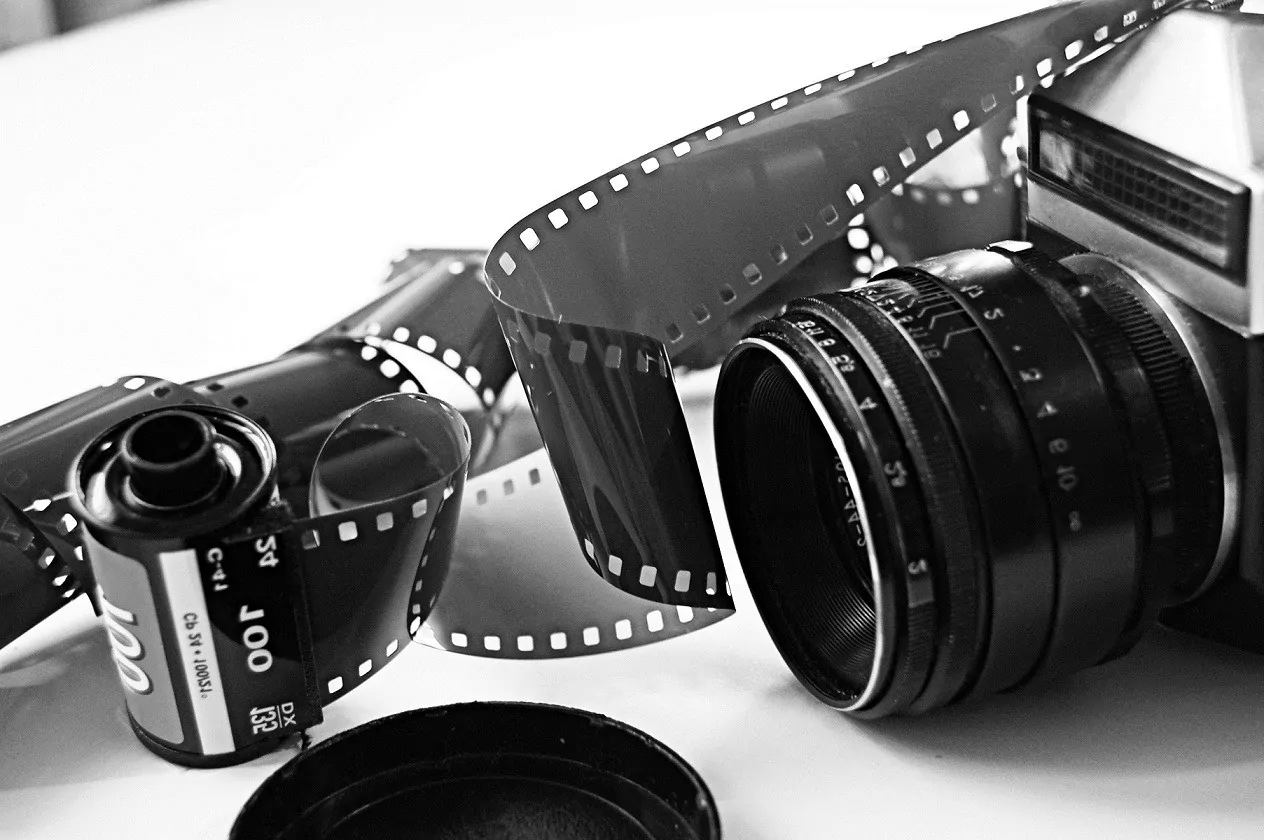 Ragazzo milionario disposto a pagare 55 mila dollari all’anno ad un fotografo personale