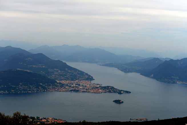 Verbania-ragazzo-si-suicida-sulla-spiaggia-del-Lago-Maggiore