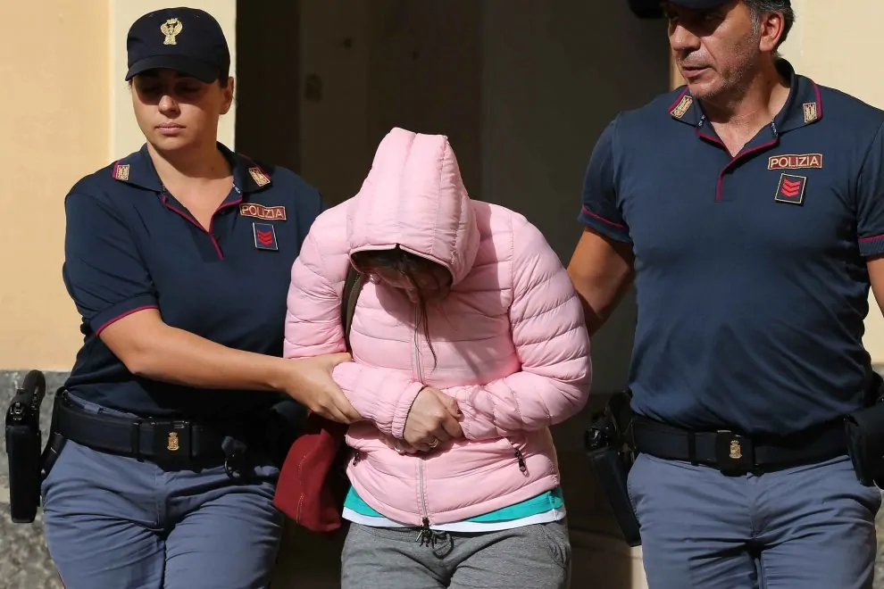 Caserta-tre-poliziotti-arrestati-per-droga-e-per-scorta-a-Gigi-d-Alessio