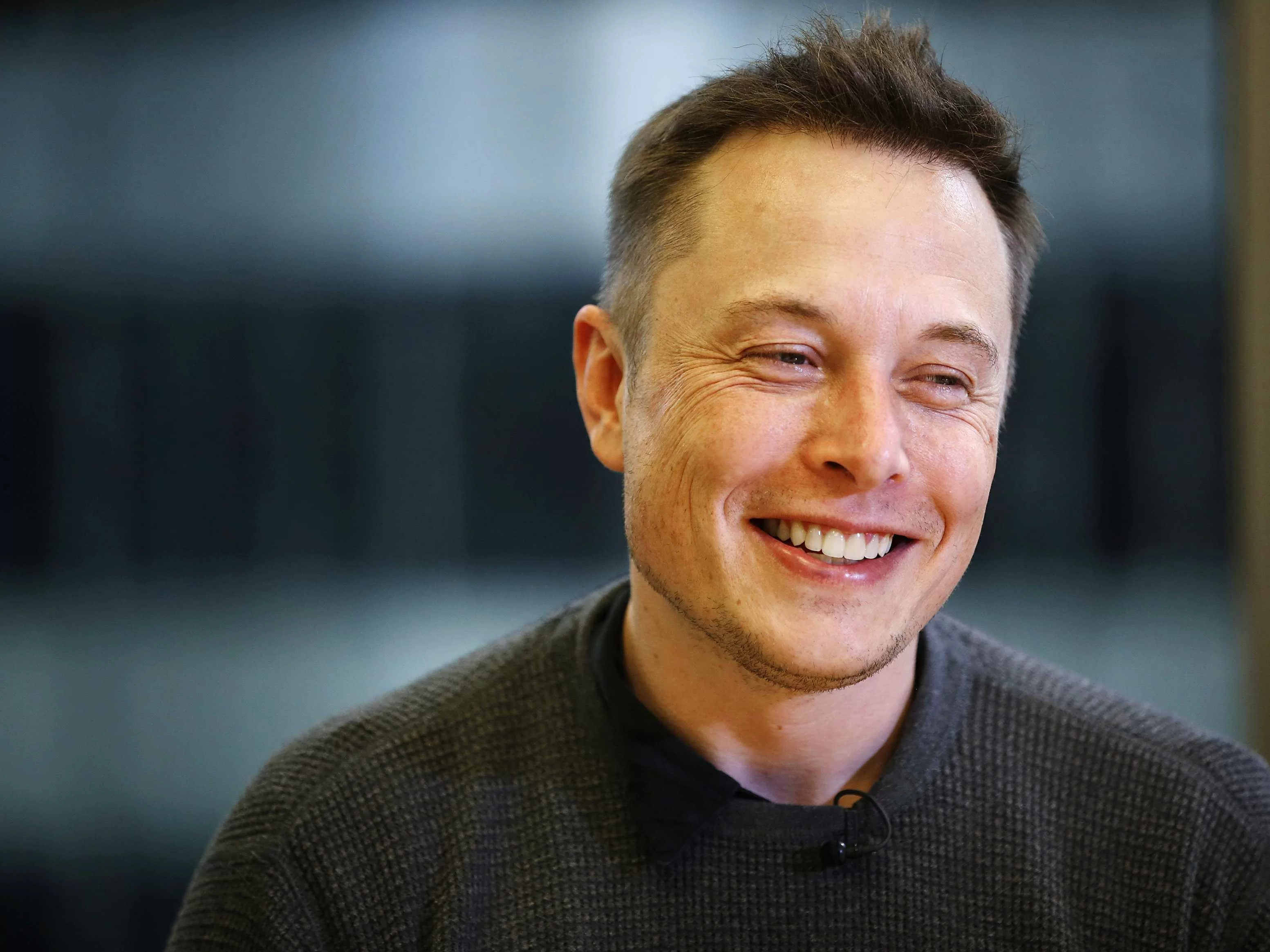 Il patron di X e Tesla, a capo del dipartimento per l’efficienza del governo (Doge), invia un’email a centinaia di migliaia di lavoratori federali chiedendo di giustificare il proprio operato. Sindacati e dirigenti si oppongono.