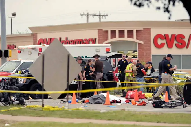 Oklahoma-ragazza-ubriaca-con-la-sua-auto-travolge-corteo-studenti-tre-i-morti