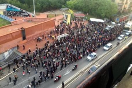 Roma, metro guasto linea B evacuati i treni la rabbia dei passeggeri