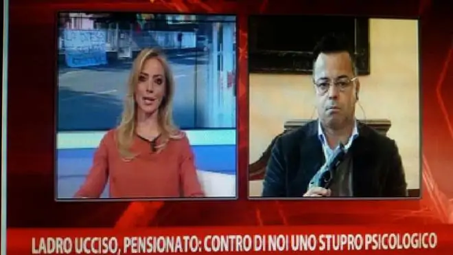 Buonanno-sindaco-leghista-mostra-pistola-in-diretta-tv-video