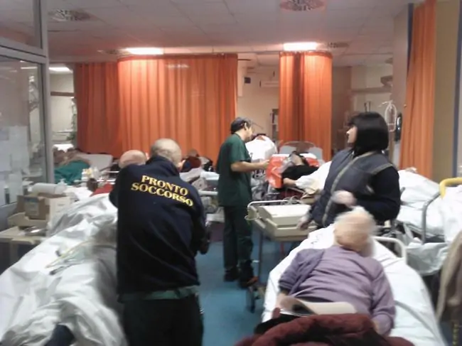 Pronto-soccorso-allarme-dei-medici-pazienti-in-media-in-barella-oltre-24-ore