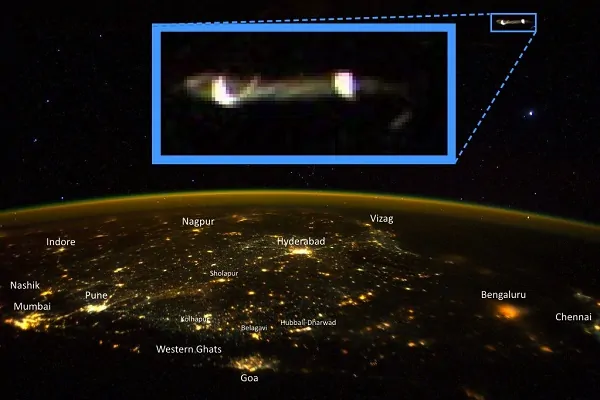 Spazio-gli-ufologi-vedono-in-una-foto-scattata-da-astronauta-Iss-un-Ufo