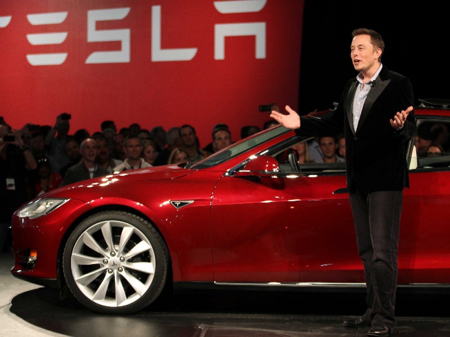 Tesla cerca nuovi ingegneri via Twitter per progetto Autopilot