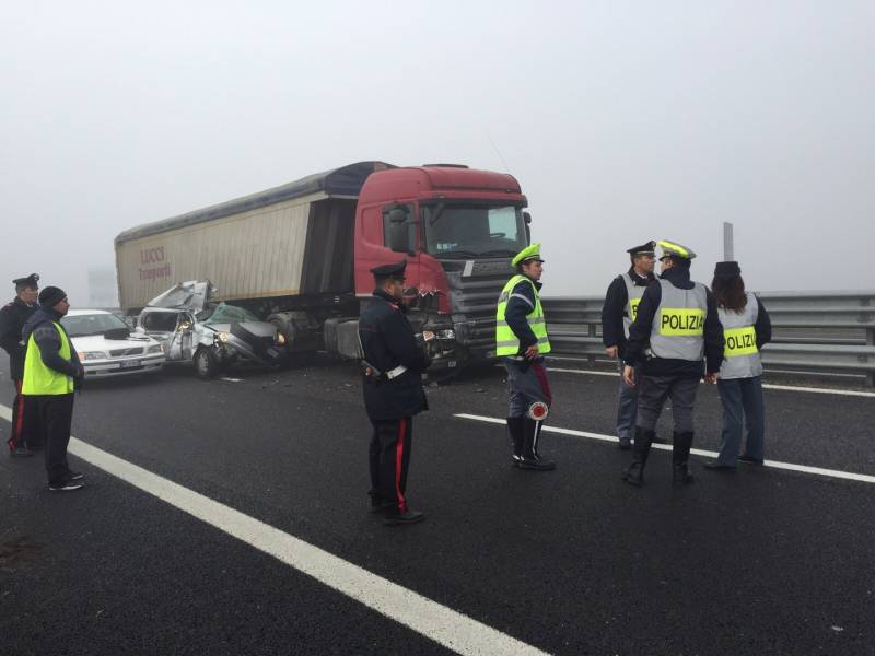 Autostrada A14 maxi tamponamento a Ravenna morto un ventenne