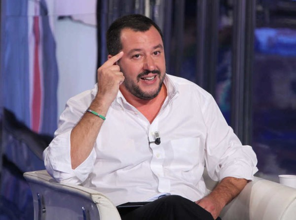 Banche, Salvini contro Renzi infame il suicidio del pensionato è colpa sua