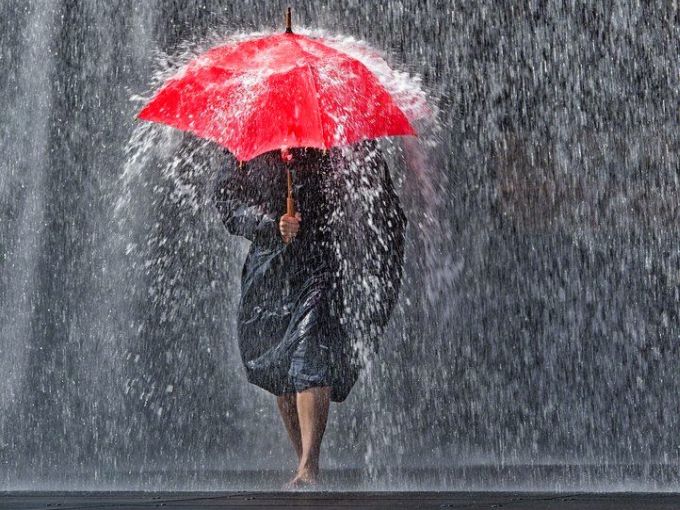 Puglia, rischio nubifragi da lunedì mattina, clima autunnale e temperature in forte calo