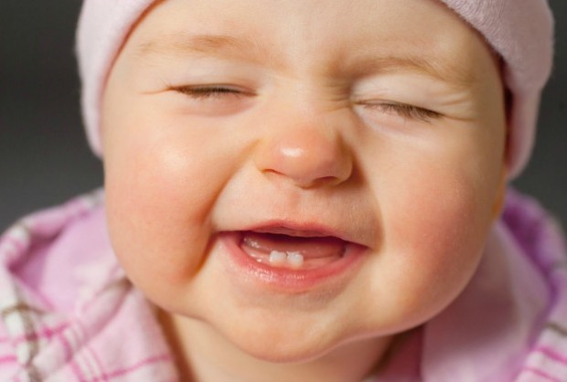 Perugia-eccezionale-evento-una-bambina-nasce-con-due-dentini-subito-operata