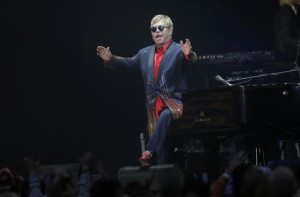 Sanremo-ospiti-il-grande-Elton-John-Renato-Zero-e-Eros-Ramazzotti