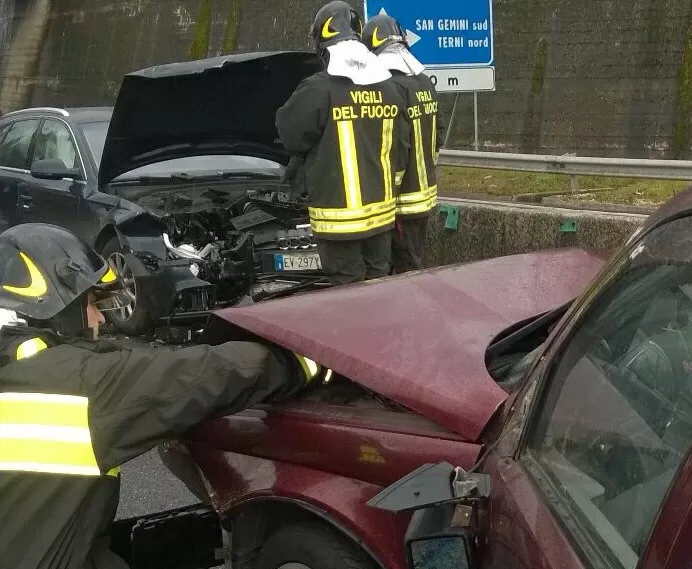 Terni-E45-muore-per-incidente-frontale-viaggiava-contromano-gravi-moglie-e-figlio