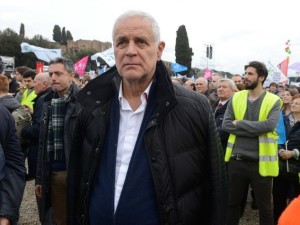 Formigoni-choc-per-ddl-Cirinnà-crisi-isteriche-gravi-sui-gay e checce varie