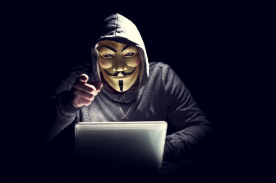 Udine, ha 16 anni l’hacker di Anonymous che violò i siti della sanità