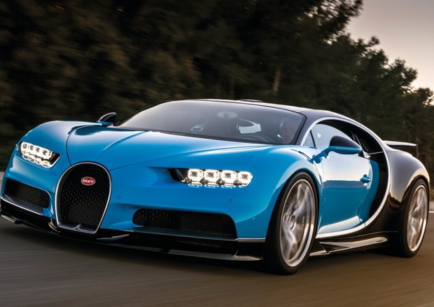 Bugatti-Chiron-debutta-a-Ginevra-l-auto-da-420-kmh-ad-un-costo-di-2-4-milioni-di-euro