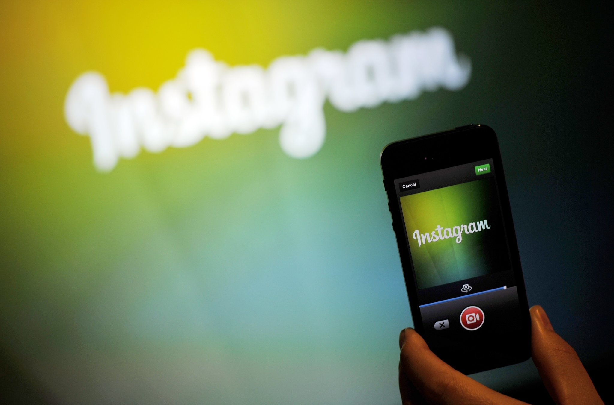 Instagram, blogger scopre che sono postati un milione i video osé