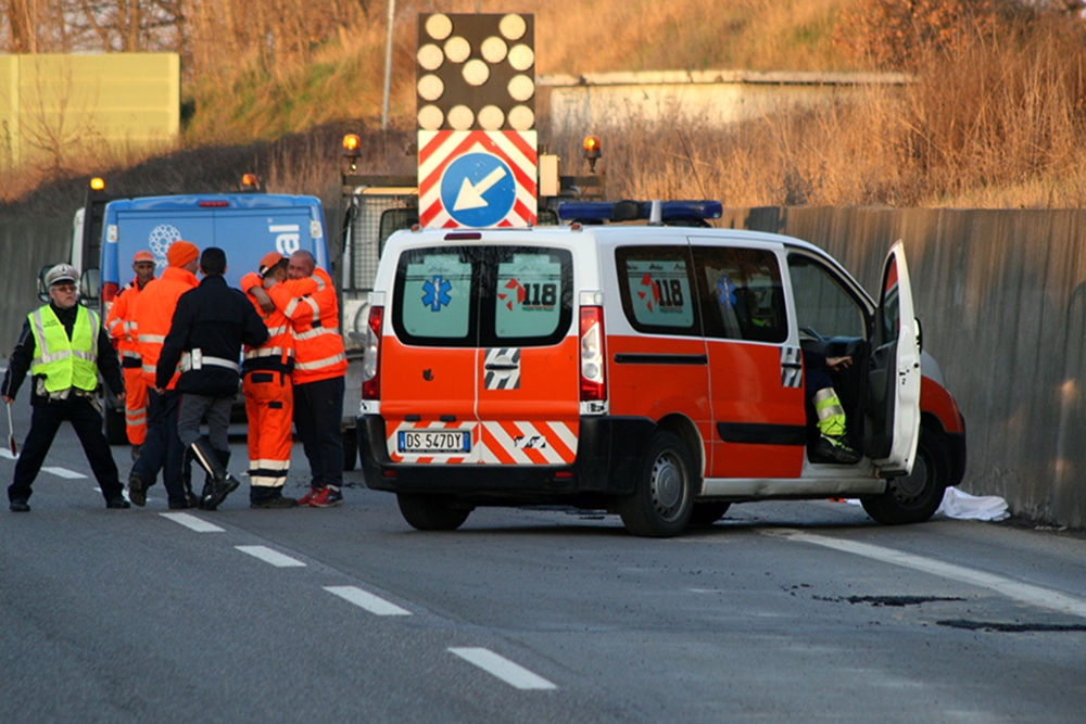 Modena-giovane-donna-rincorre-il-cane-in-tangenziale-e-viene-travolta-da-un-auto