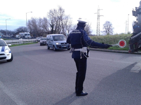 Modena, choc si lancia da cavalcavia, autista di un tir muore per evitare il corpo