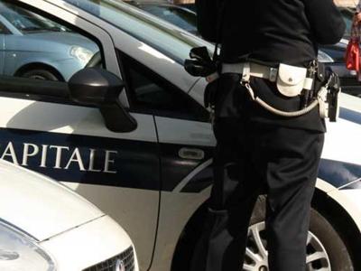 Roma, terribile incidente tra tre auto e un bus, un morto e tre feriti