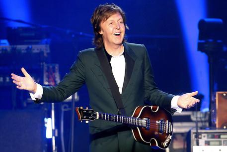 Paul McCartney per avere i diritti dei brani dei Beatles fa causa alla Sony