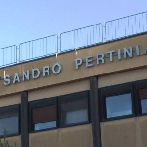 Roma-due-giovani-rumeni-devastano-ingresso-pronto-soccorso-ospedale-Pertini