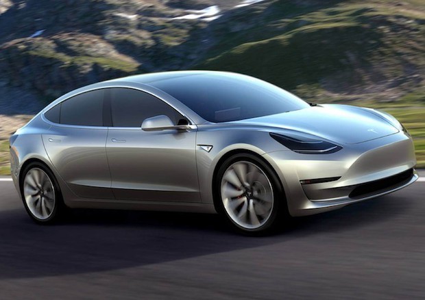 Tesla Model 3 è record di ordini in tre giorni 276.000 prenotazioni