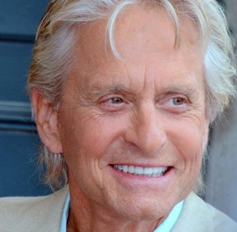 Michael-Douglas-sta-morendo-per-un-tumore-l-attore-smentisce-così