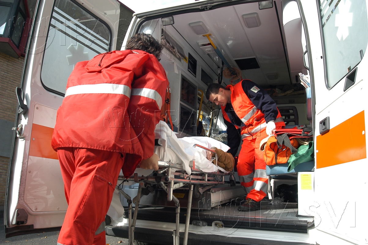 Bari, statale 96 allo svincolo statale 16 maxi tamponamento a catena 4 i feriti, traffico in tilt 10 chilometri coda, ambulanza bloccata