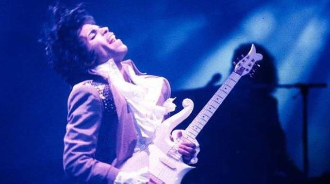 All’asta “Nuvola gialla” la leggendaria chitarra del grandissimo Prince