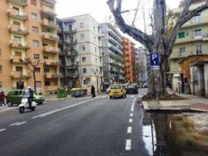 Bari, auto pirata travolge due coniugi, conducente ventenne arrestato dopo fuga