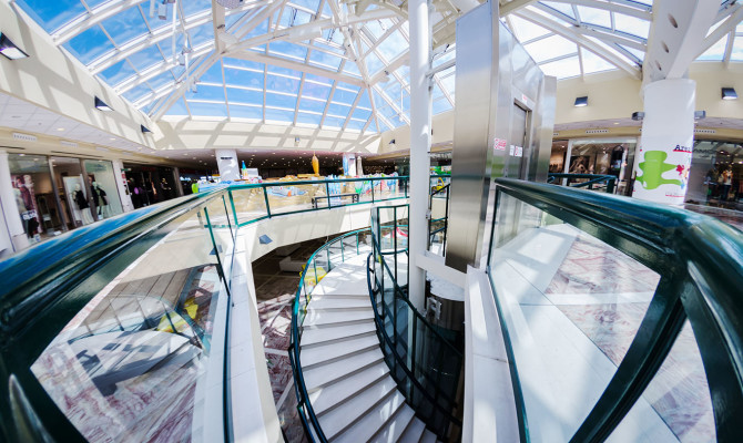 Bari, donna trova 3 mila euro per terra in un centro commerciale e li consegna ai vigili