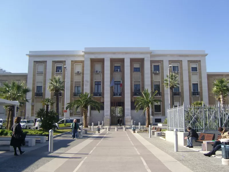 L’ostetrica che rubava al Policlinico di Bari è già in libertà