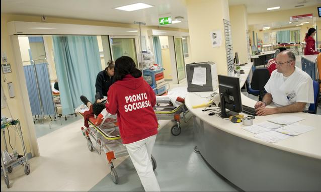 Bari, atroce destino per un uomo che muore dissanguato per strada, tardivi i soccorsi